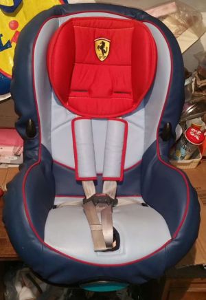 Dönthető Maxi Cosi + Ferrari fejszűkítő +strapabíró bőr huzat 9-18kg biztonsági gyerekülés ÚjÁr65000